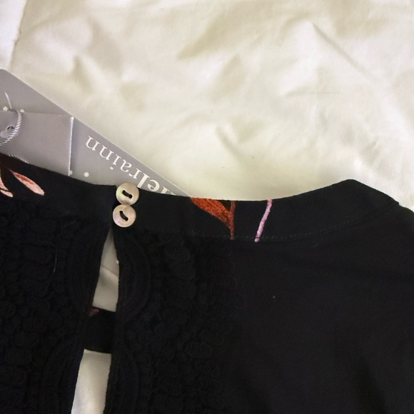 Daniel Rainn Black Blouse with Pink Floral Design - NWT - XS - Picture 7 of 8